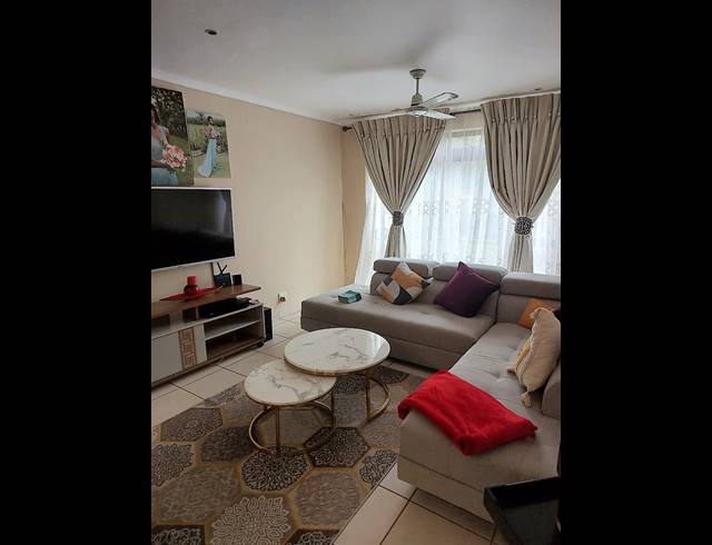 2 bed property to rent in ILLOVO BEACH